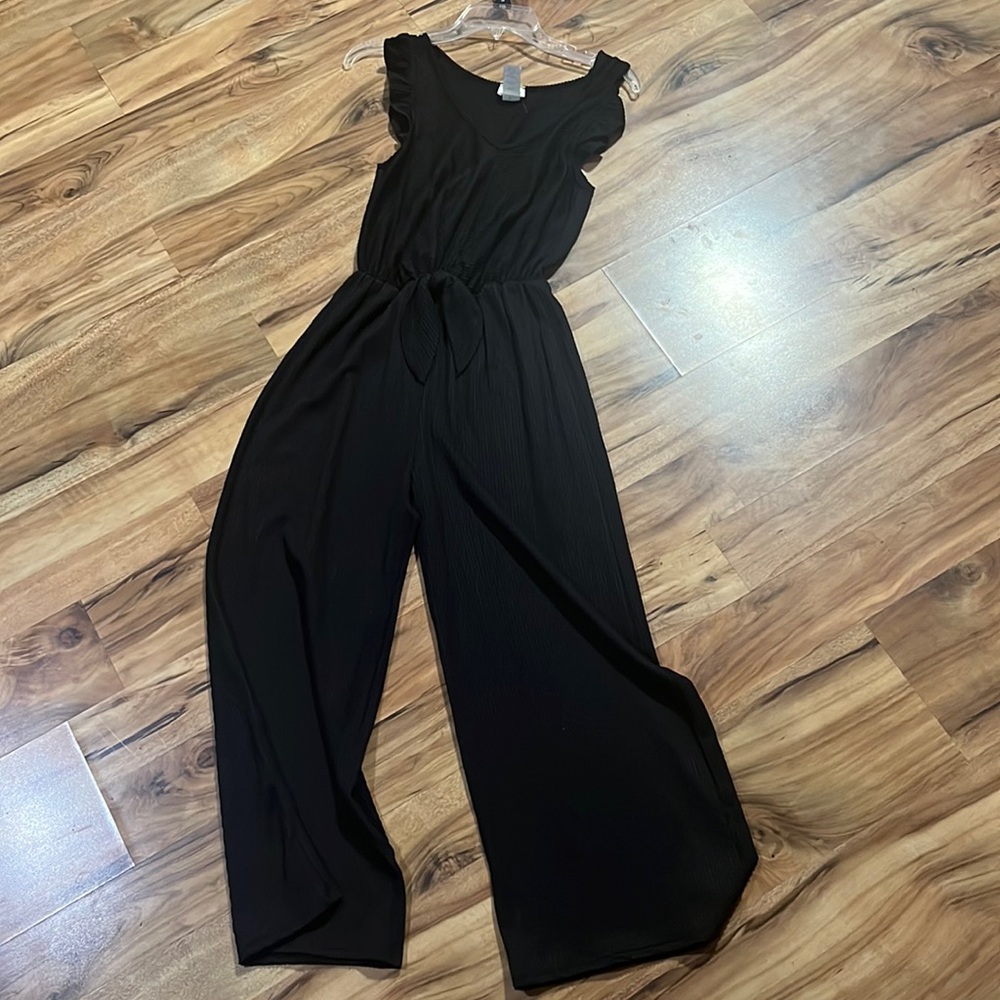 Short sleeve jumpsuit. Never worn. Size small